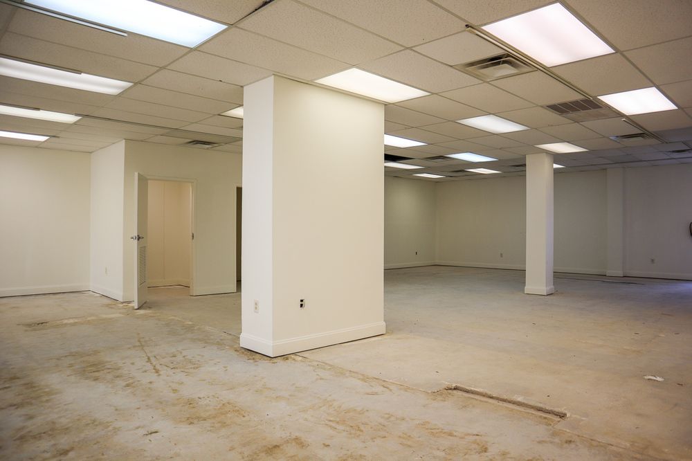 Retail Suite at Corner of Highland Rd / Staring Ln: 8827 Highland Rd, Baton Rouge, LA 70808